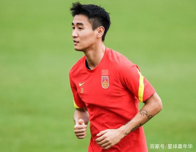 这尖叫把他也吓的不轻，他连忙问：到底是什么鬼东西？。